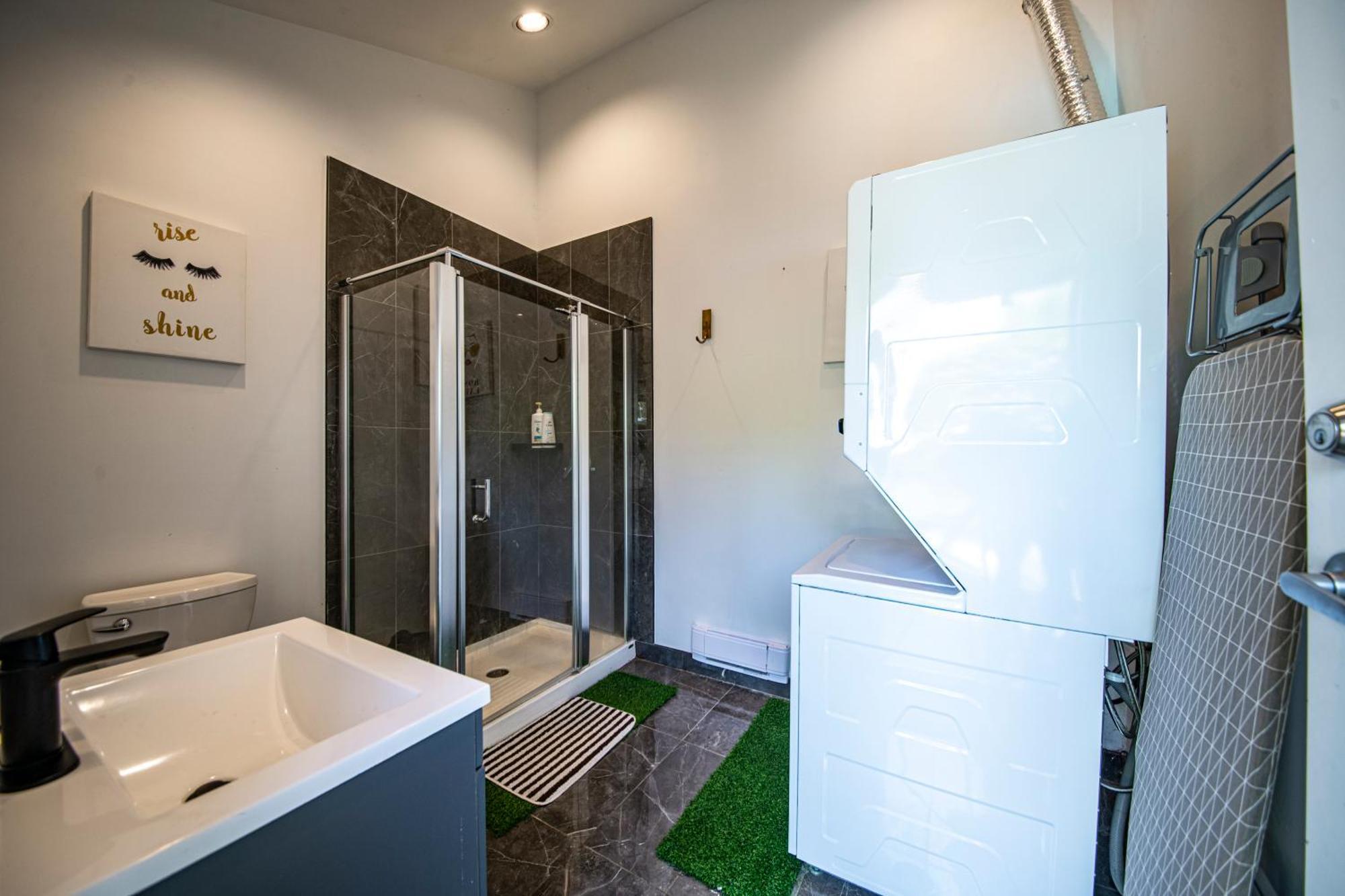 Seymour Private Bedroom, Ensuite Bathroom With Shared Pool, Hot Tub With Views North Vancouver Exterior foto